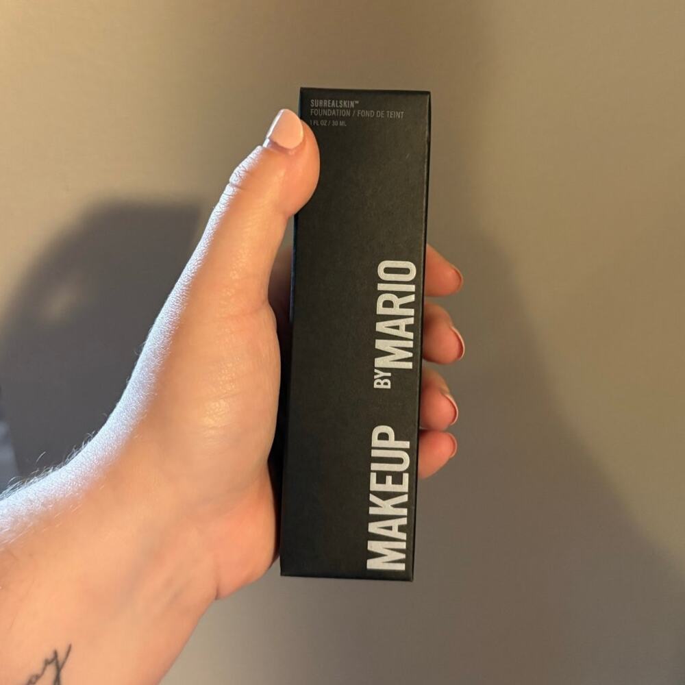 MAKEUP BY MARIO "SURREALSKIN" FOUNDATION SHADE 28W